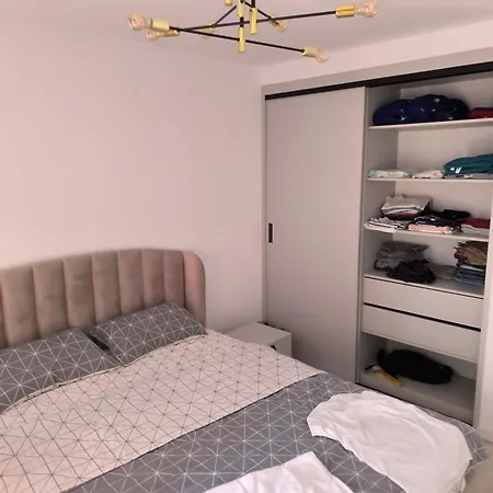 Happy Place Apartment *